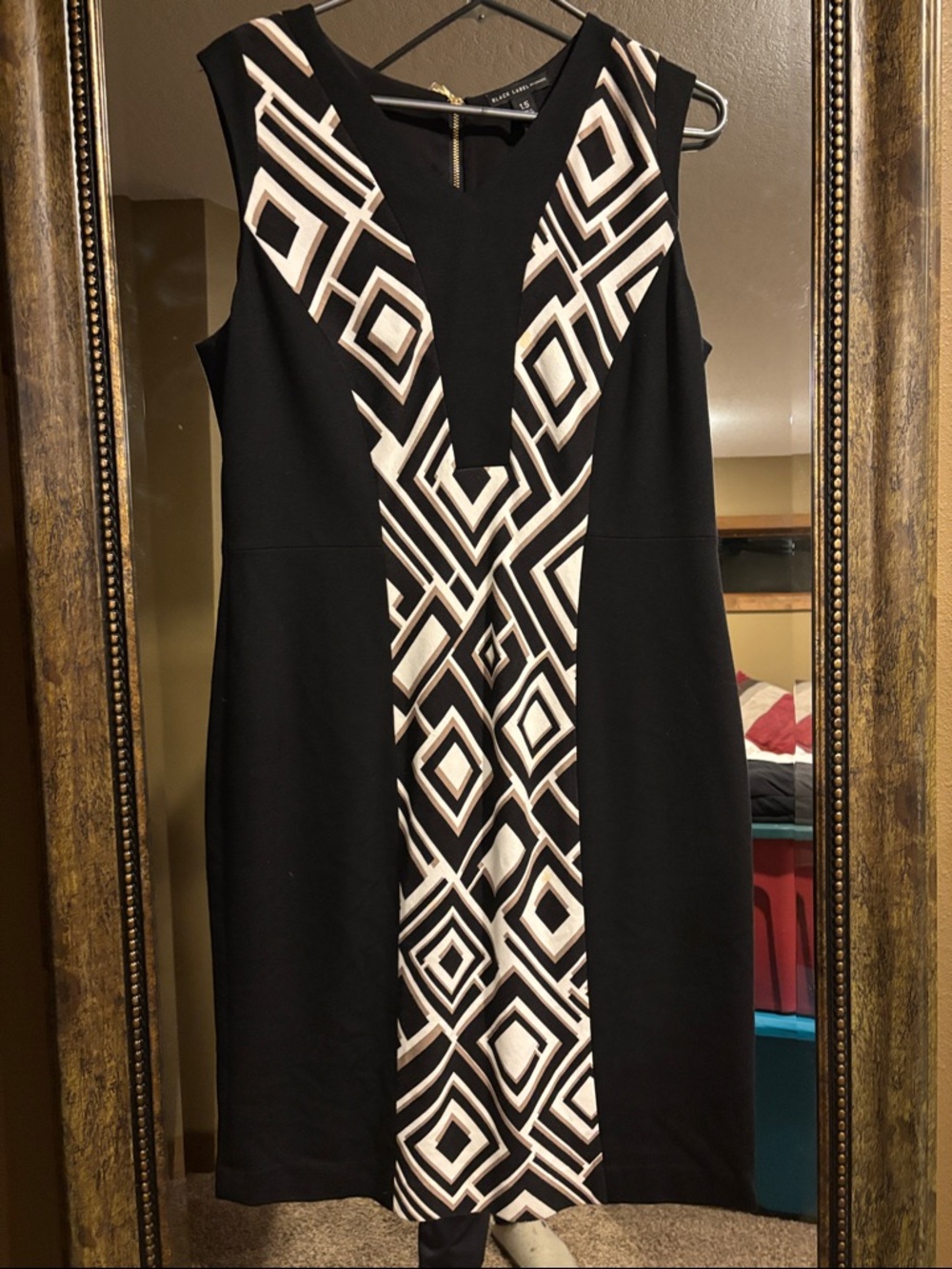 Chicos Black label Black & Cream Geometric Dress-ponte fabric great stretch